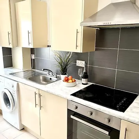 Modern 2 Bed Close To Mall With Parking & Garden London Exterior foto